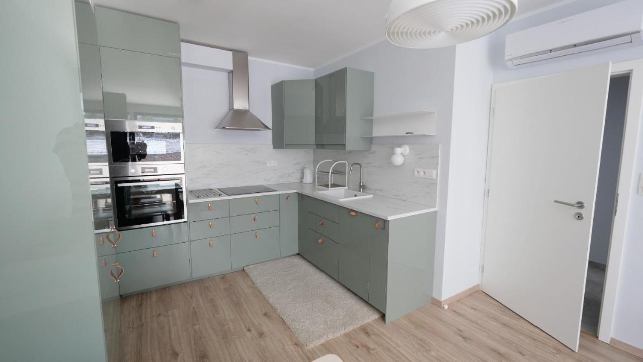 Air-Conditioned, 2 Room Apartment With Terrace Bratysława Zewnętrze zdjęcie