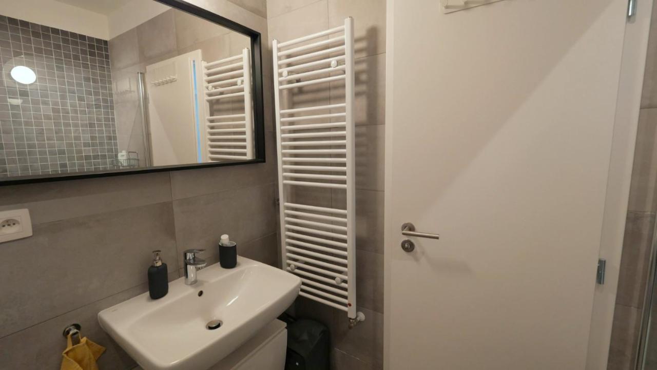 Air-Conditioned, 2 Room Apartment With Terrace Bratysława Zewnętrze zdjęcie
