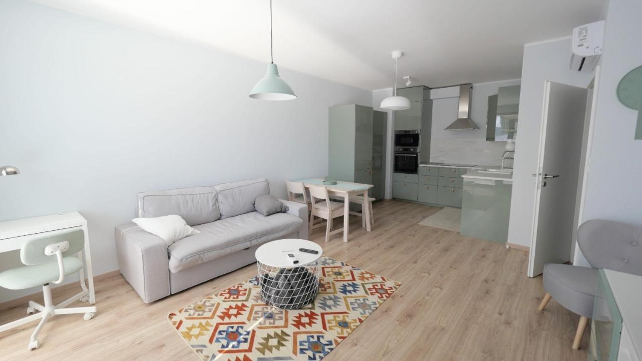 Air-Conditioned, 2 Room Apartment With Terrace Bratysława Zewnętrze zdjęcie