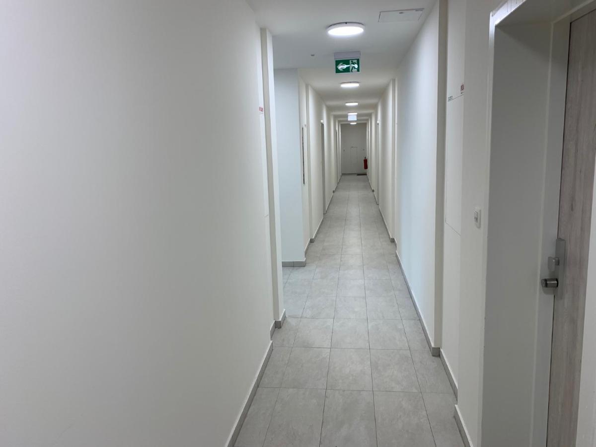 Air-Conditioned, 2 Room Apartment With Terrace Bratysława Zewnętrze zdjęcie